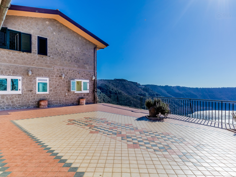 Villa in vendita a Castel Gandolfo (RM)
