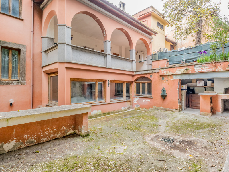Palazzo in vendita a Campagnano Di Roma (RM)
